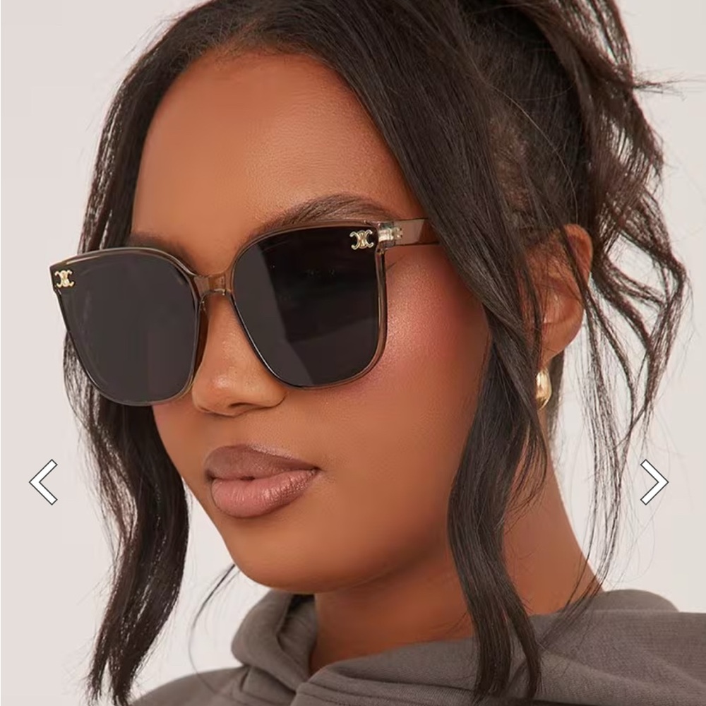 Oversized Logo Detail Thin Frame Sunglasses In Gold
